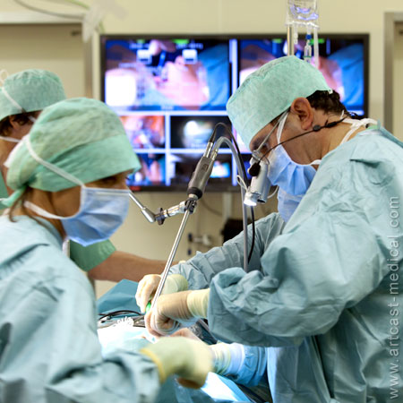 Return video screen in the operating room for surgeons comfort